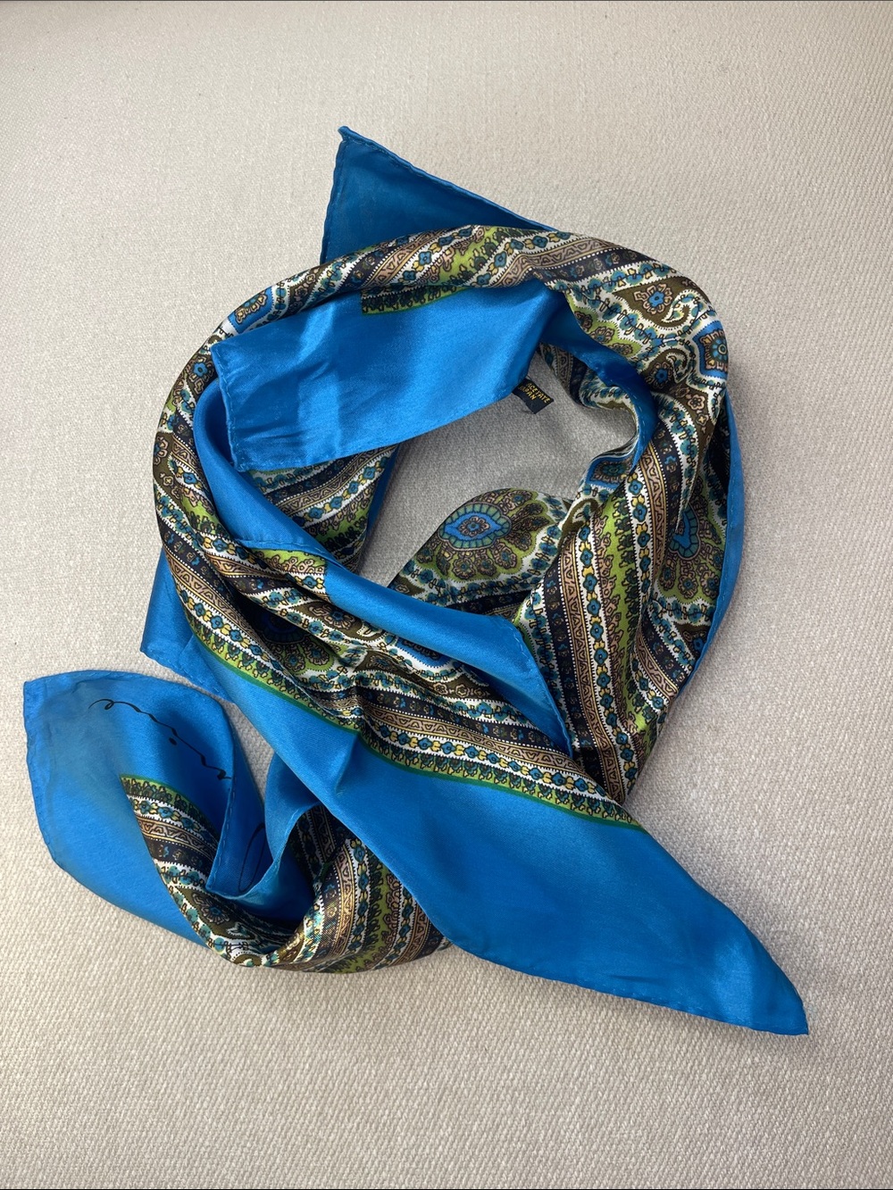 S28. BLUE SCARF | Janine | 26 x 26